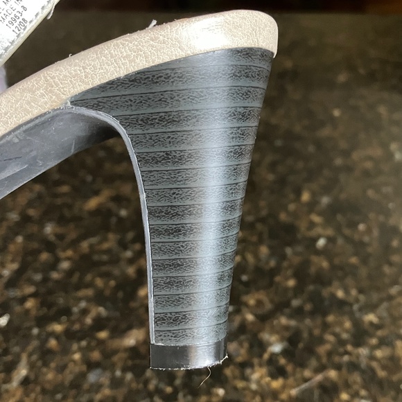 Slingback Heels Pumps Cream Size 7.5 - Picture 10 of 17